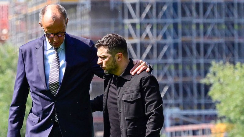 Friedrich Merz mit Wolodymyr Selenskyj. (Archivbild) | Bild: dpa-Bildfunk/John Macdougall Friedrich Merz mit Wolodymyr Selenskyj. (Archivbild)