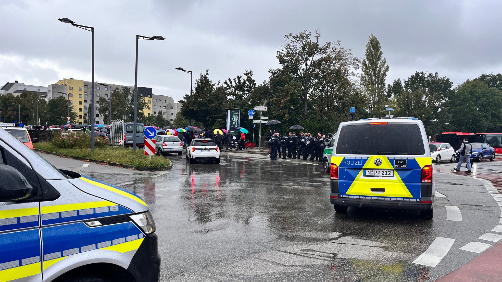 Zahlreiche Polizisten begleiteten den CSD in Landshut. 