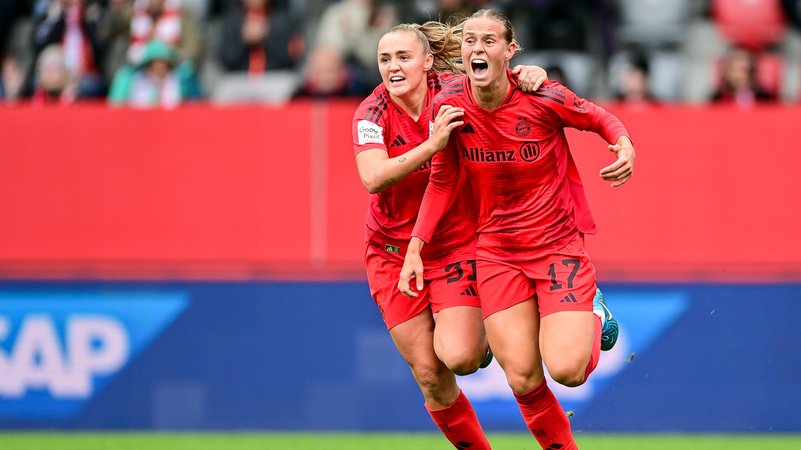 FC-Bayern-Frauen jubeln über ein Tor gegen den 1. FC Köln | Bild: picture-alliance/dpa FC-Bayern-Frauen jubeln über ein Tor gegen den 1. FC Köln