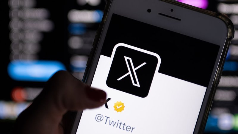 (Symbolbild) Zahlreiche deutsche Hochschulen kehren der Online-Plattform X (ehemals Twitter) den Rücken zu | Bild: dpa-Bildfunk/Monika Skolimowska (Symbolbild) Zahlreiche deutsche Hochschulen kehren der Online-Plattform X (ehemals Twitter) den Rücken zu