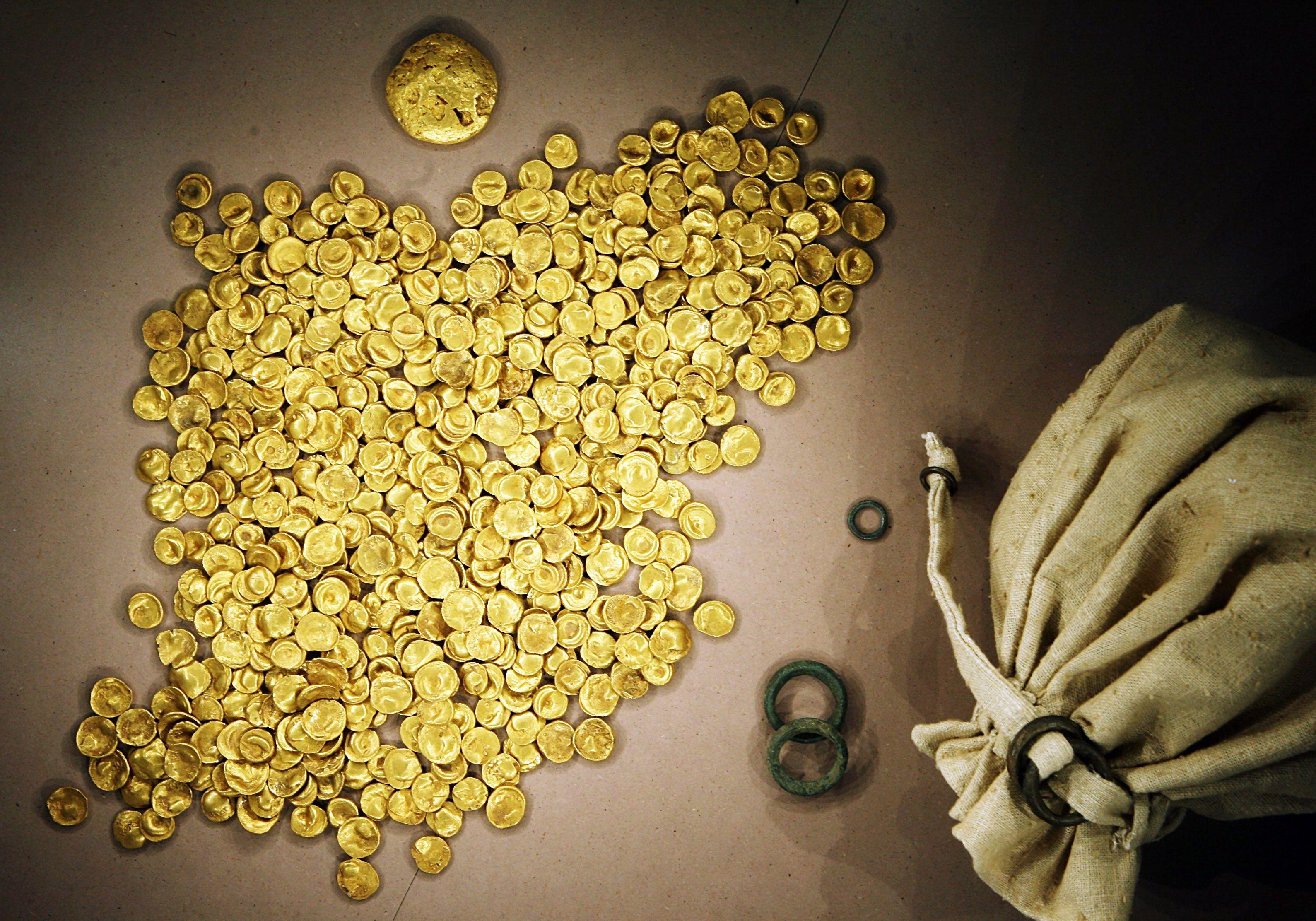 Goldmünzen aus dem Keltenschatz aus Manching.