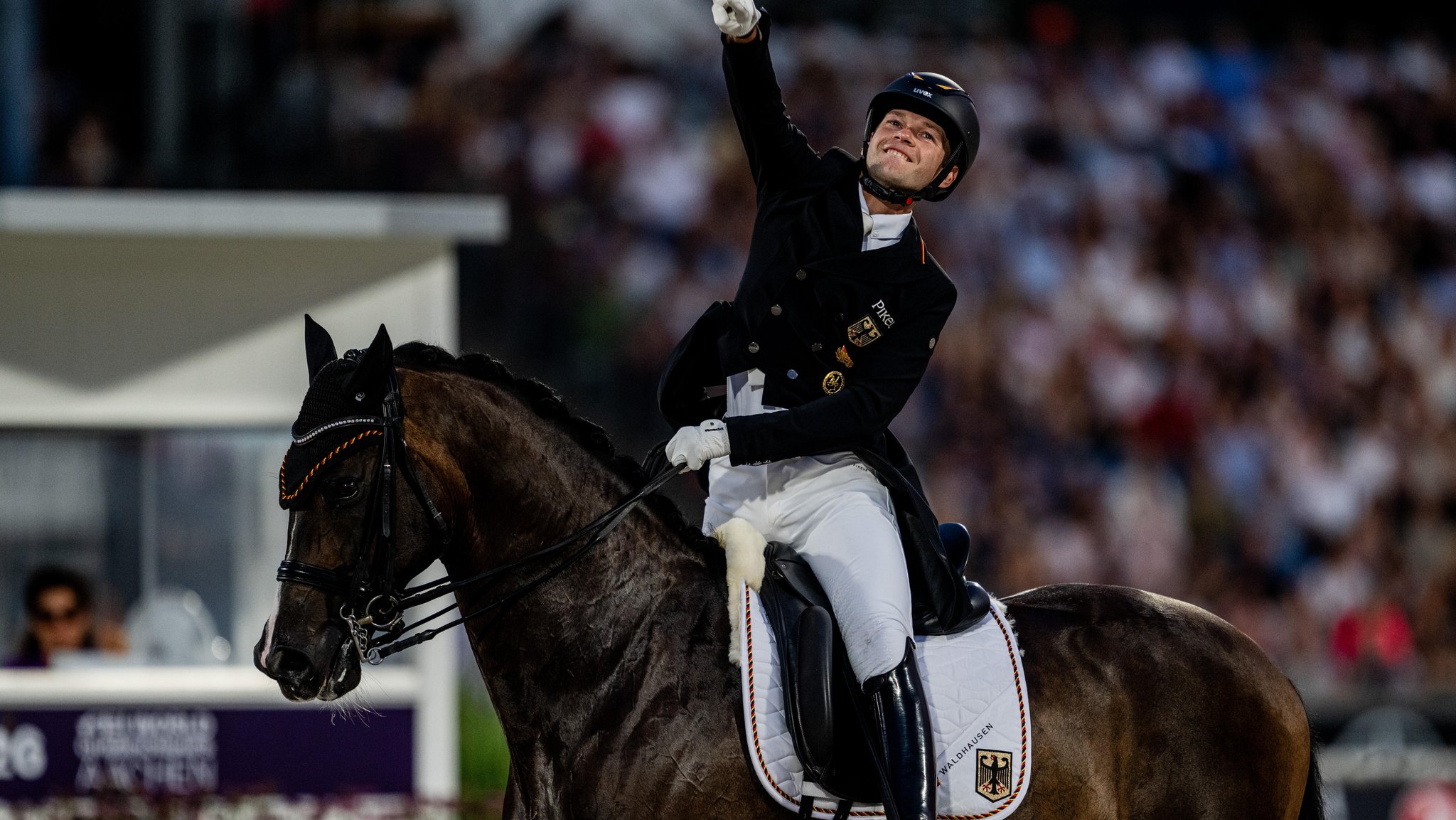 Raphael Netz und Camelot | Bild: picture alliance / BILDBYRÅN | EMMA WALLSKOG Raphael Netz und Camelot