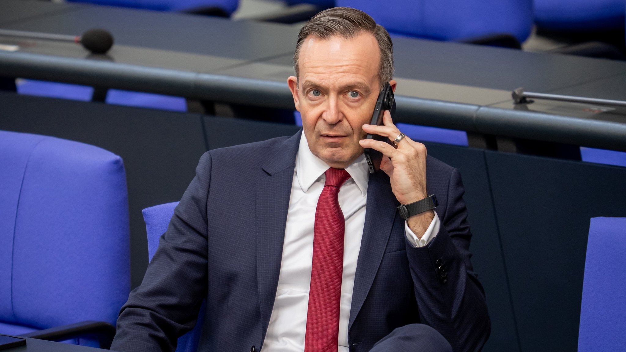 Volker Wissing telefoniert im Bundestag (Archivbild)