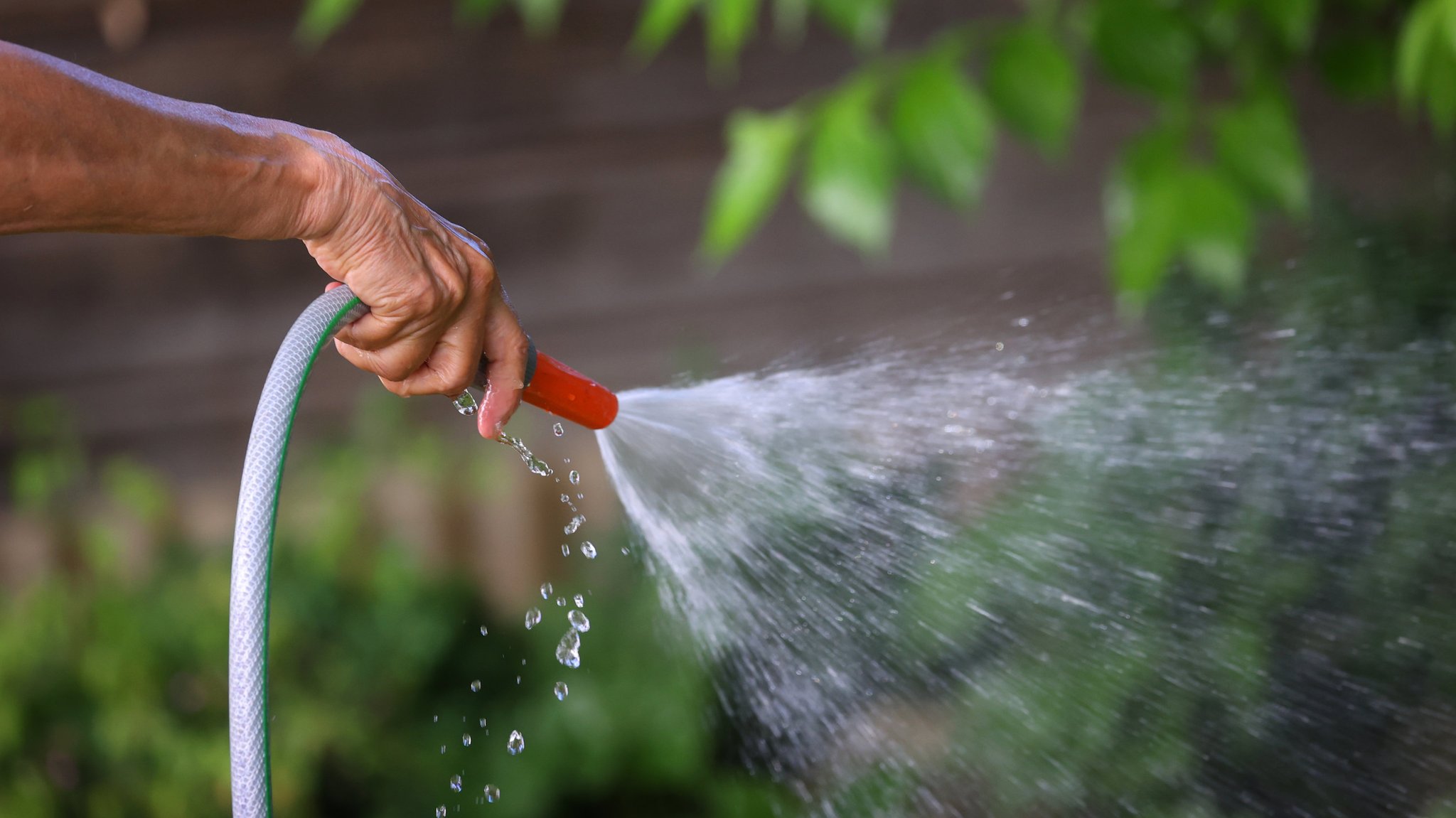 Die Regierung zum Unterfranken ruft zum Wasser sparen auf. (Symbolbild)