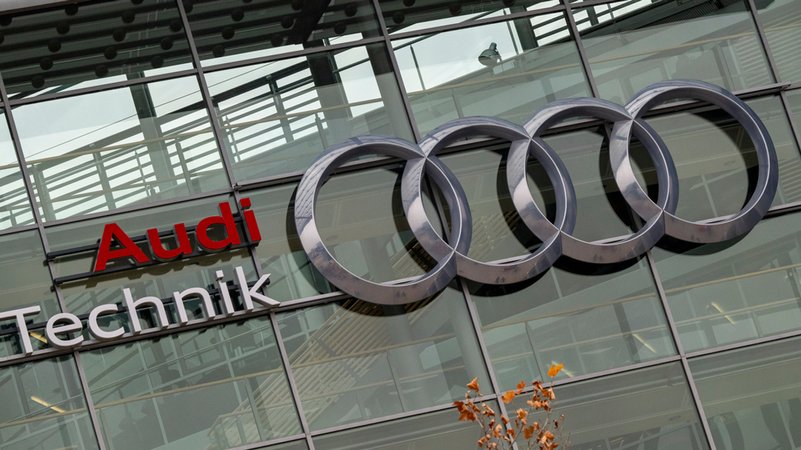 Audi am Standort Ingolstadt | Bild: dpa-Bildfunk/Peter Kneffel Audi am Standort Ingolstadt