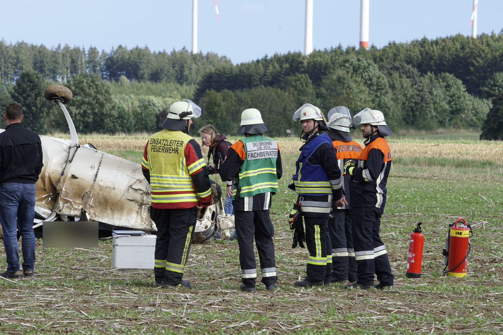Im Landkreis Roth ist am Samstag ein Kleinflugzeug abgestürzt. Der Pilot kam dabei ums Leben.