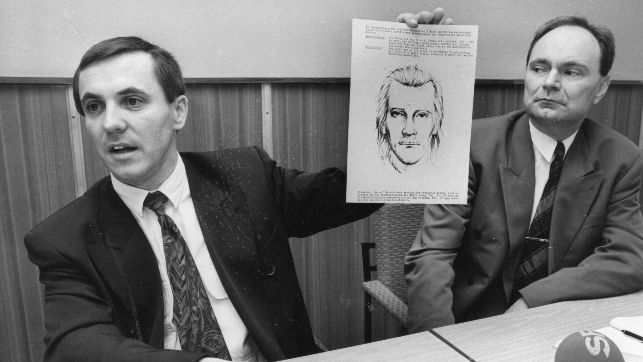 Suche nach dem Mörder: Mit Plakaten, Belohnung und Phantombild wurde 1991 nach dem "rosa Riese" gefahndet. (Archivbild vom April 1991)