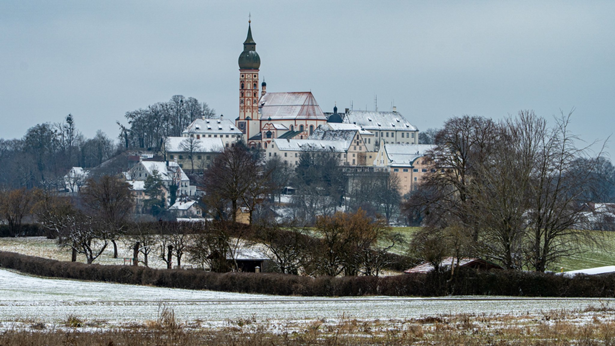 (Archivbild) Kloster Andechs in Winterlandschaft 