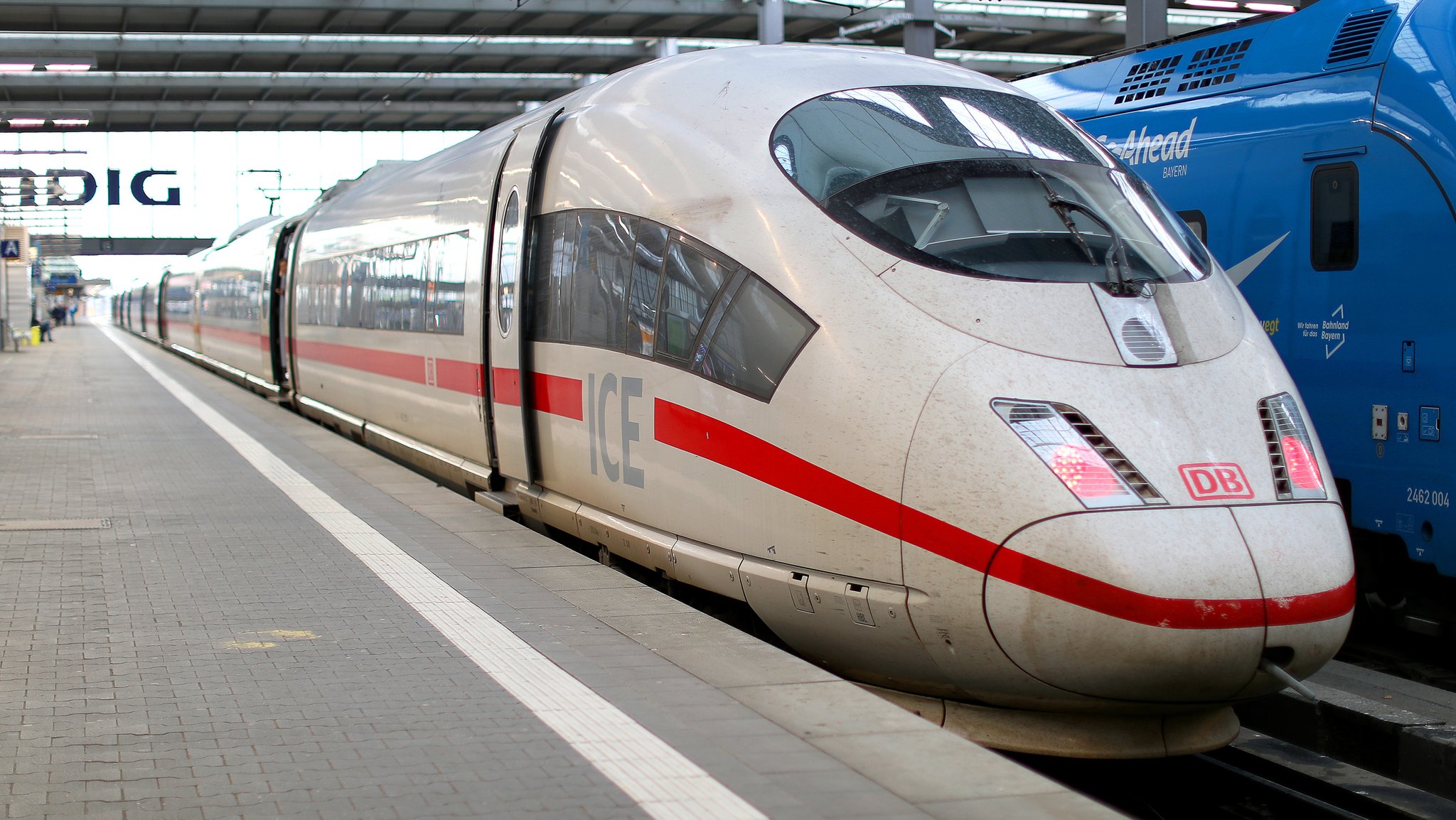 Hochwasser: Bahnstrecken eingeschränkt, Autobahnen meist frei