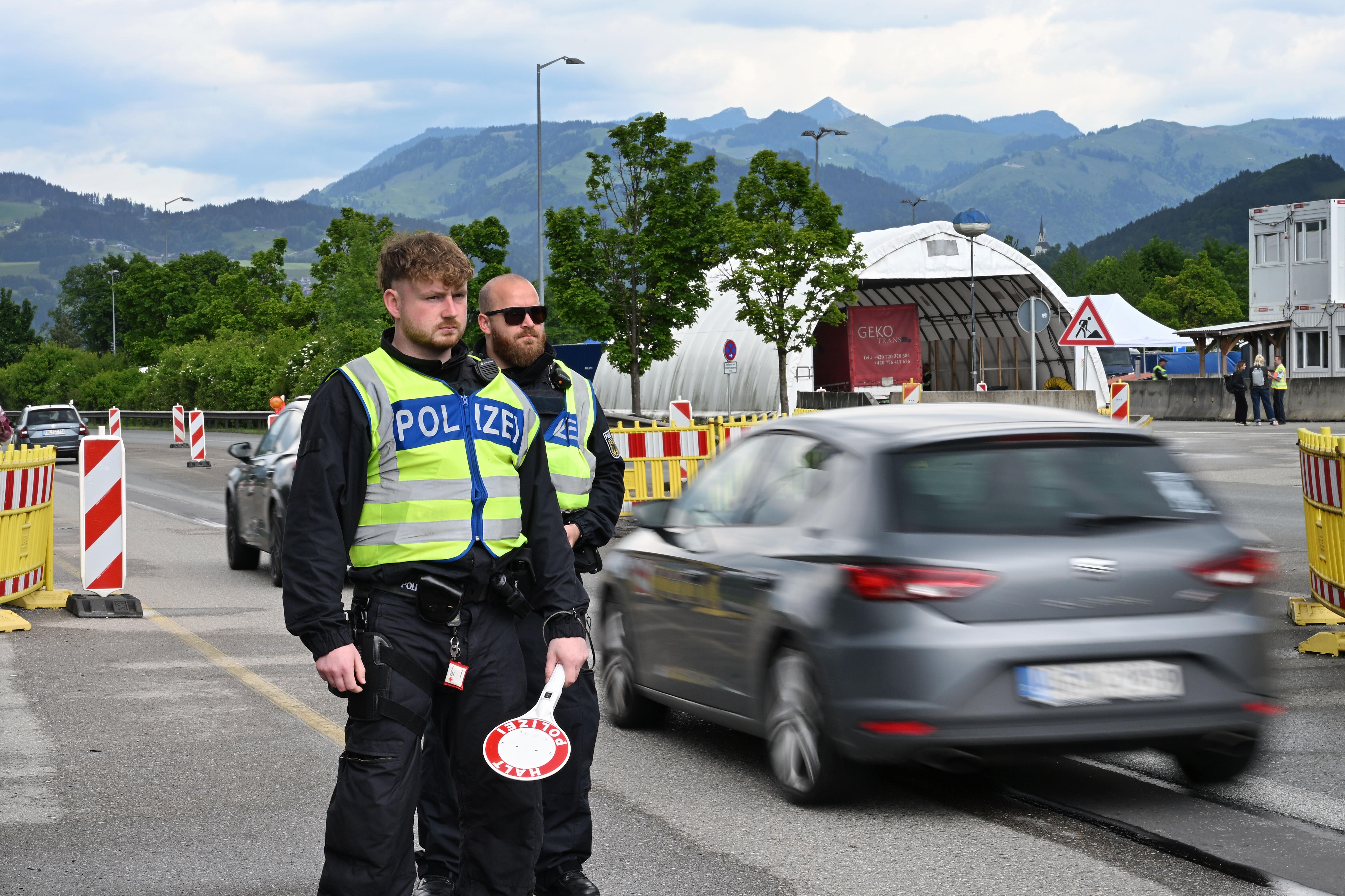 Grenzkontrollen der Bayerischen Grenzpolizei am Grenzübergang Kiefersfelden