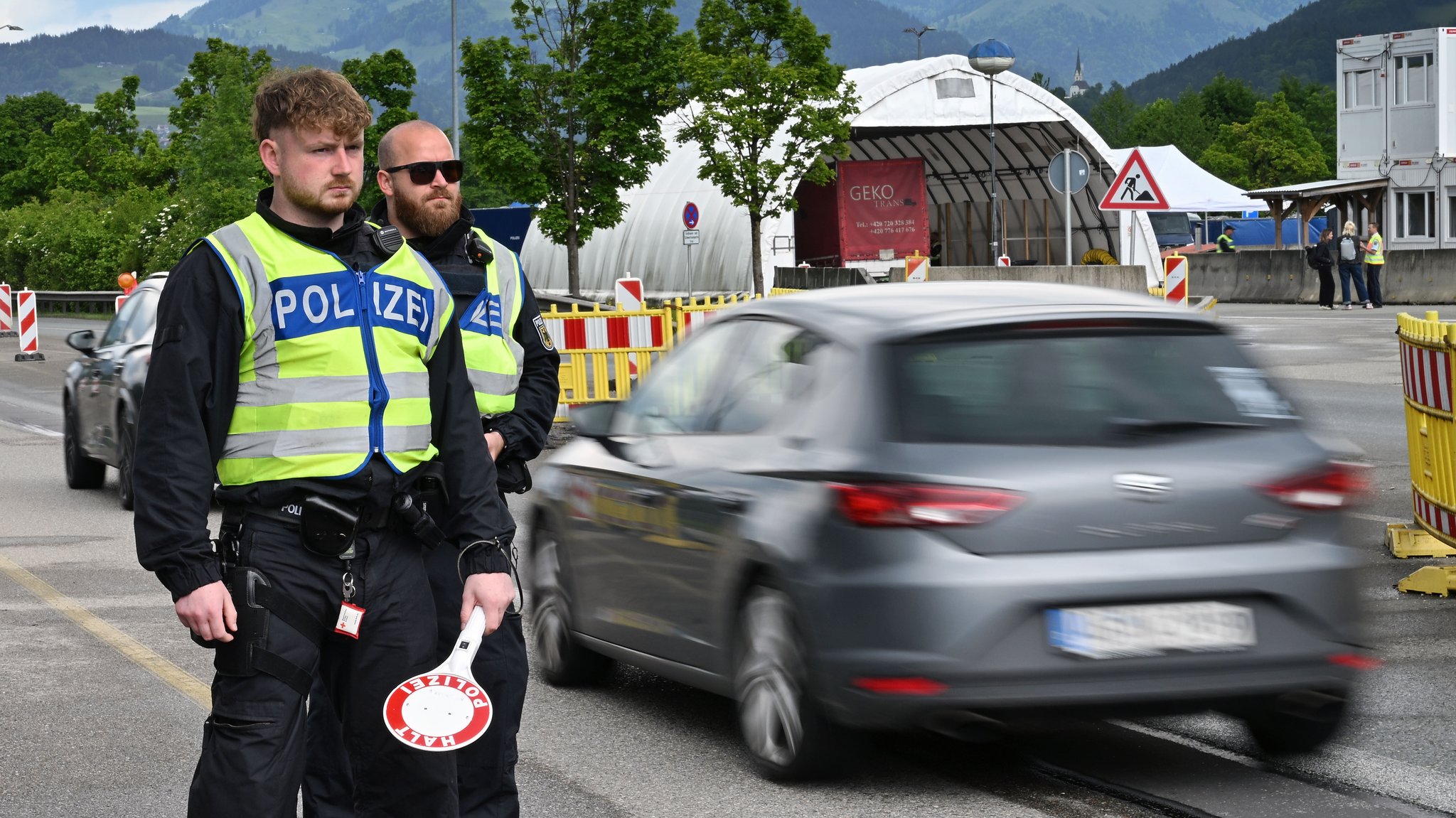 Grenzkontrollen der Bayerischen Grenzpolizei am Grenzübergang Kiefersfelden