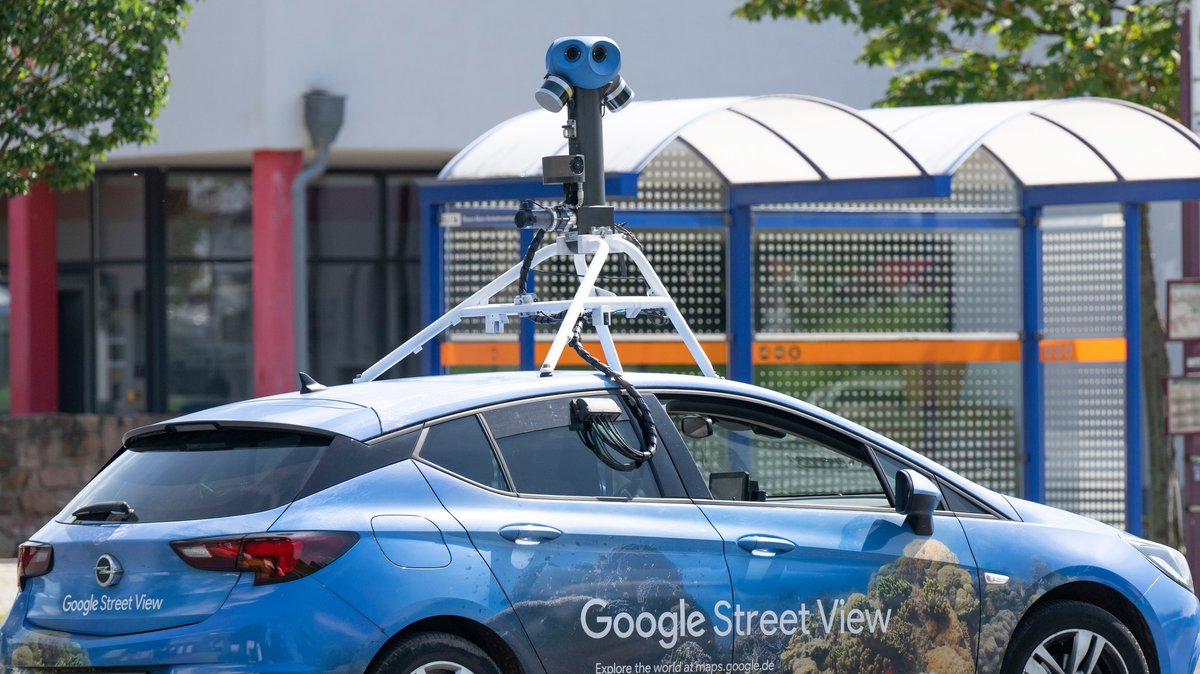 Ein Auto von Google Street View filmt die Umgebung (Archivbild)