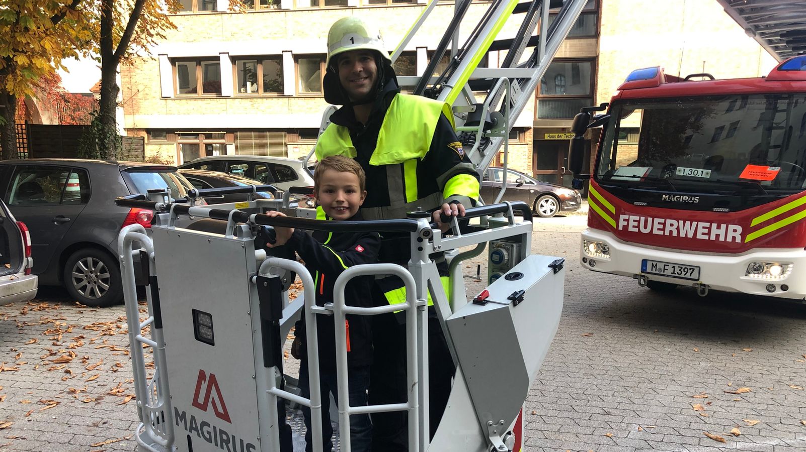 Μόναχο: Ο Ηλίας εκτελεί δοκιμαστική υπηρεσία στην πυροσβεστική 1