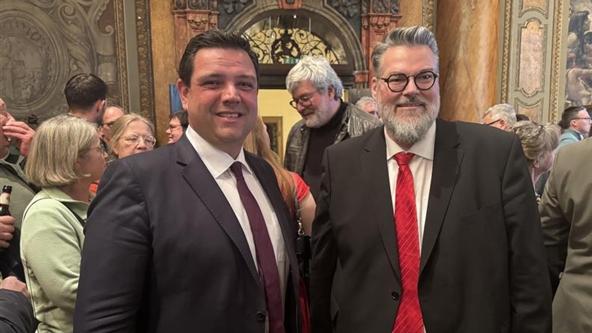 Die Stichwahl-Kandidaten Armin Dickl (CSU/links) und Andreas Rother (SPD)