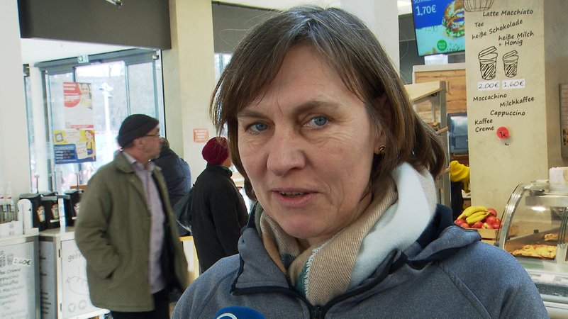 Reisende froh über Streik-Ende | Bild: BR Reisende froh über Streik-Ende