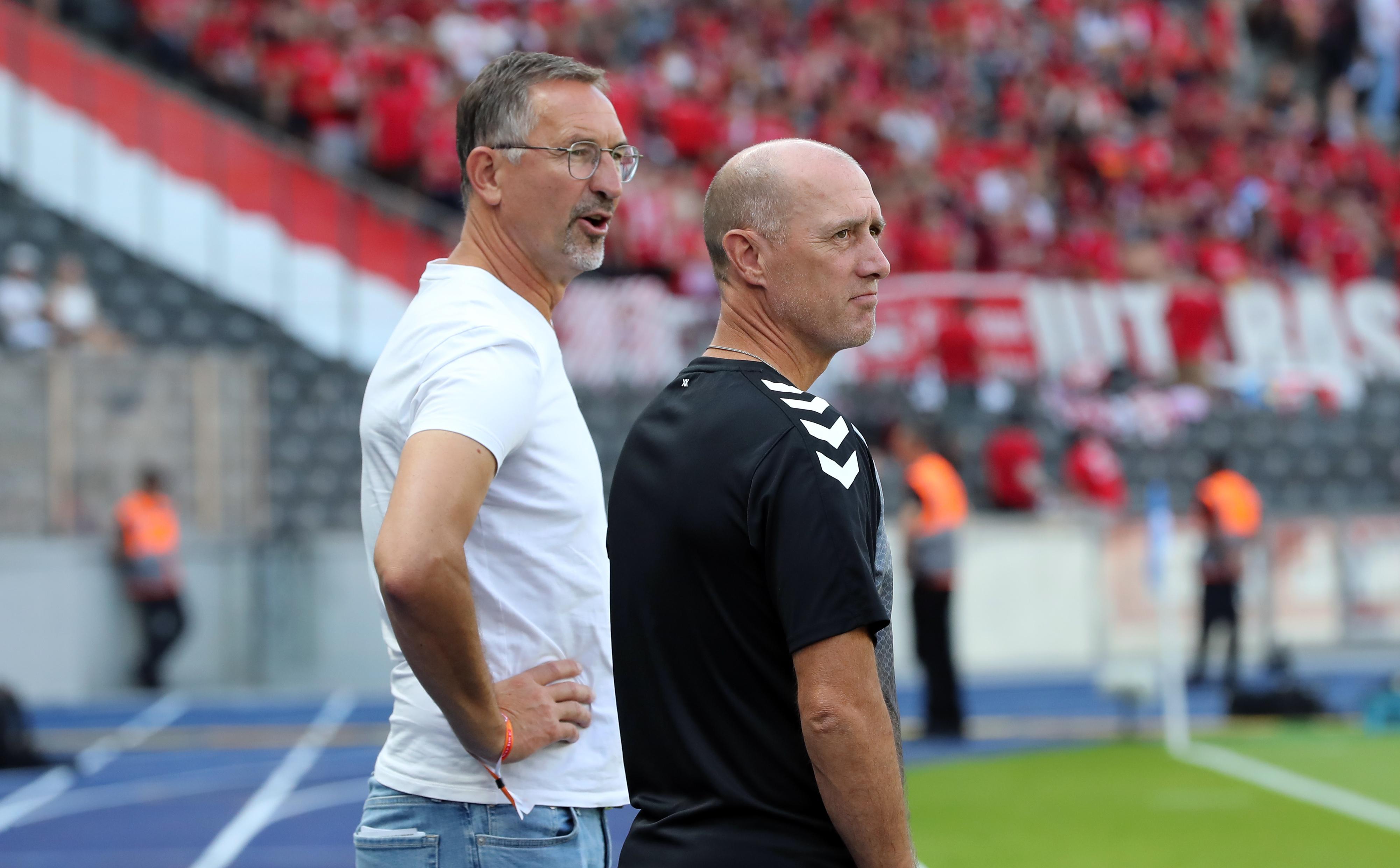 Achim Beierlorzer (links) und Joe Enochs.