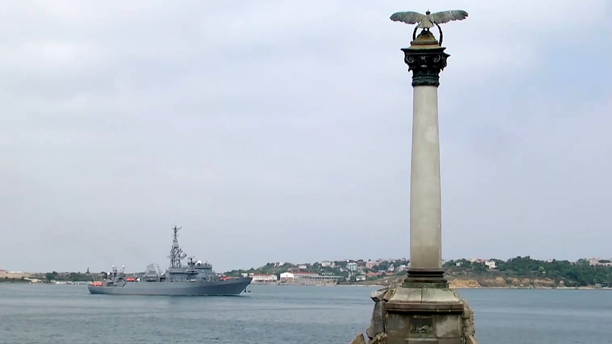 Russisches Kriegsschiff Ivan Khurs bei Sewastopol