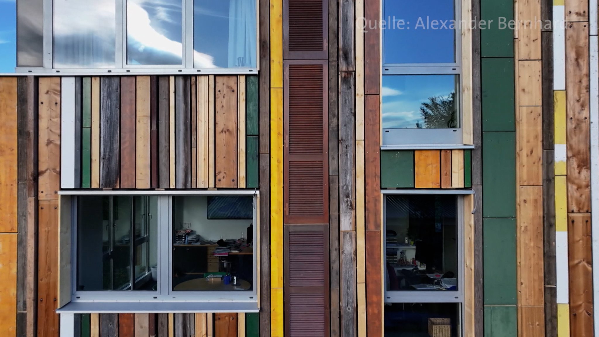 Neue Ideen im Bau – Fassade aus Holzabfall | Bild: BR Neue Ideen im Bau – Fassade aus Holzabfall