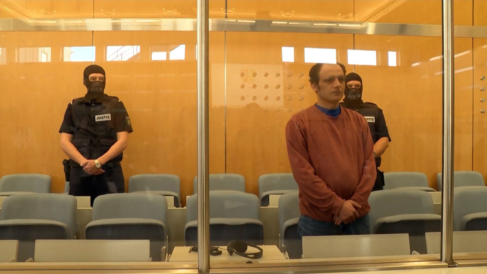 Bielefeld - Lebenslange Haft für Messerangreifer