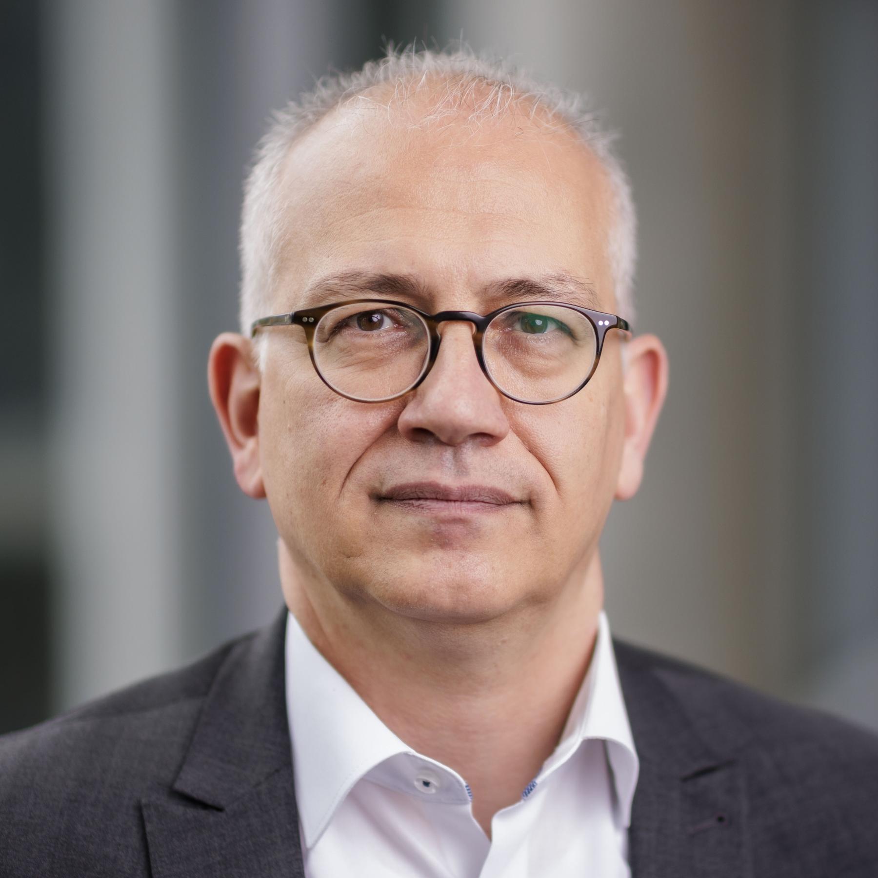 Grünen-Politiker Al-Wazir kritisiert Verunsicherung um Verbrenner-Aus