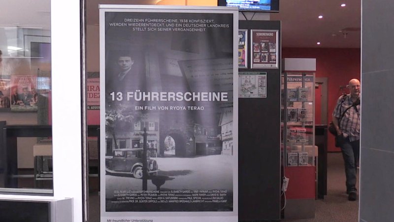 Filmplakat Dokumentarfilm "13 Führerscheine"