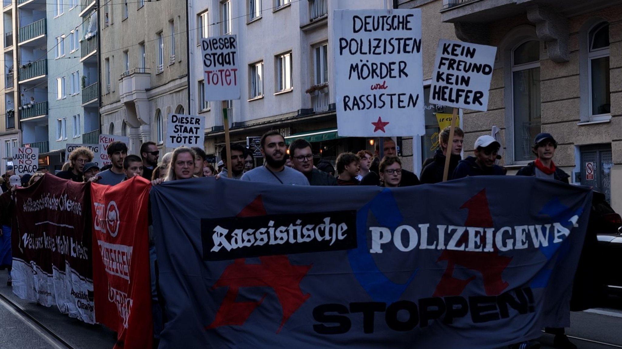 Rund 100 Menschen demonstrieren in München gegen Polizeigewalt