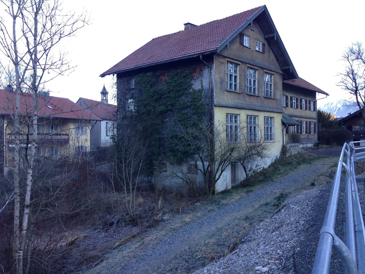Neue Runde Im Streit Um Die Alte Schule In Buhl Br24