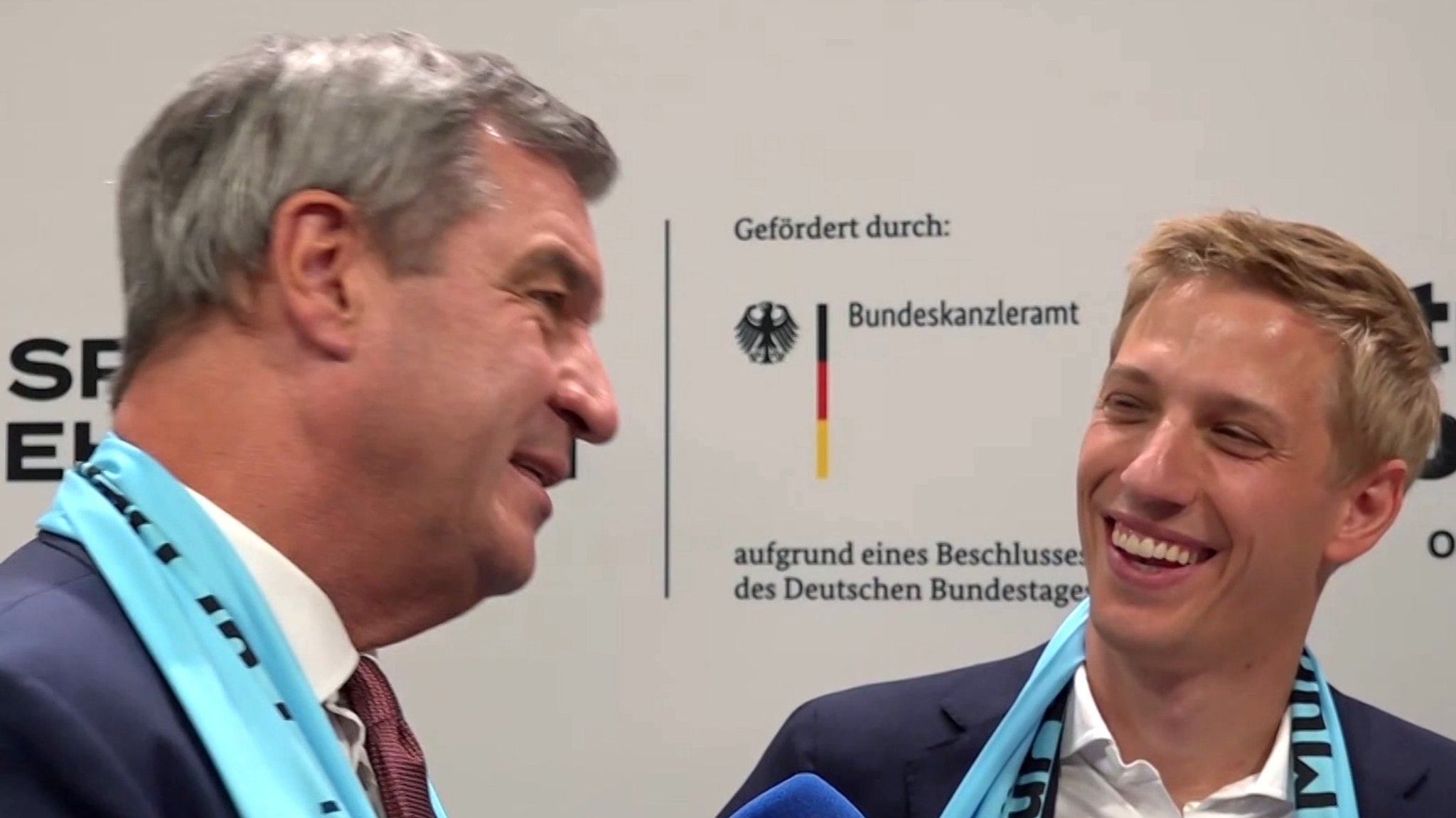 Bayerns Ministerpräsident Markus Söder (CSU, l.) und Münchens Oberbürgermeister Dominik Krause (Grüne) im BR24Sport-Exklusivinterview.