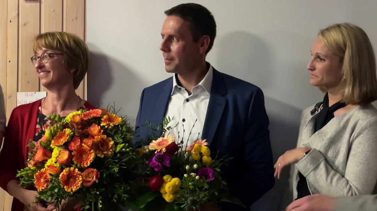 Ben Schwarz (SPD) geht als Favorit in die Stichwahl um den Landratsposten im Landkreis Roth.