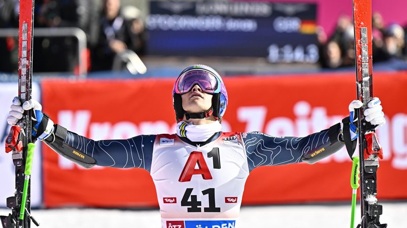 Der Norweger Lucas Braathen tanzte für Brasilien durch die Tore | Bild: dpa-Bildfunk/Jean-Christophe Bott Der Norweger Lucas Braathen tanzte für Brasilien durch die Tore