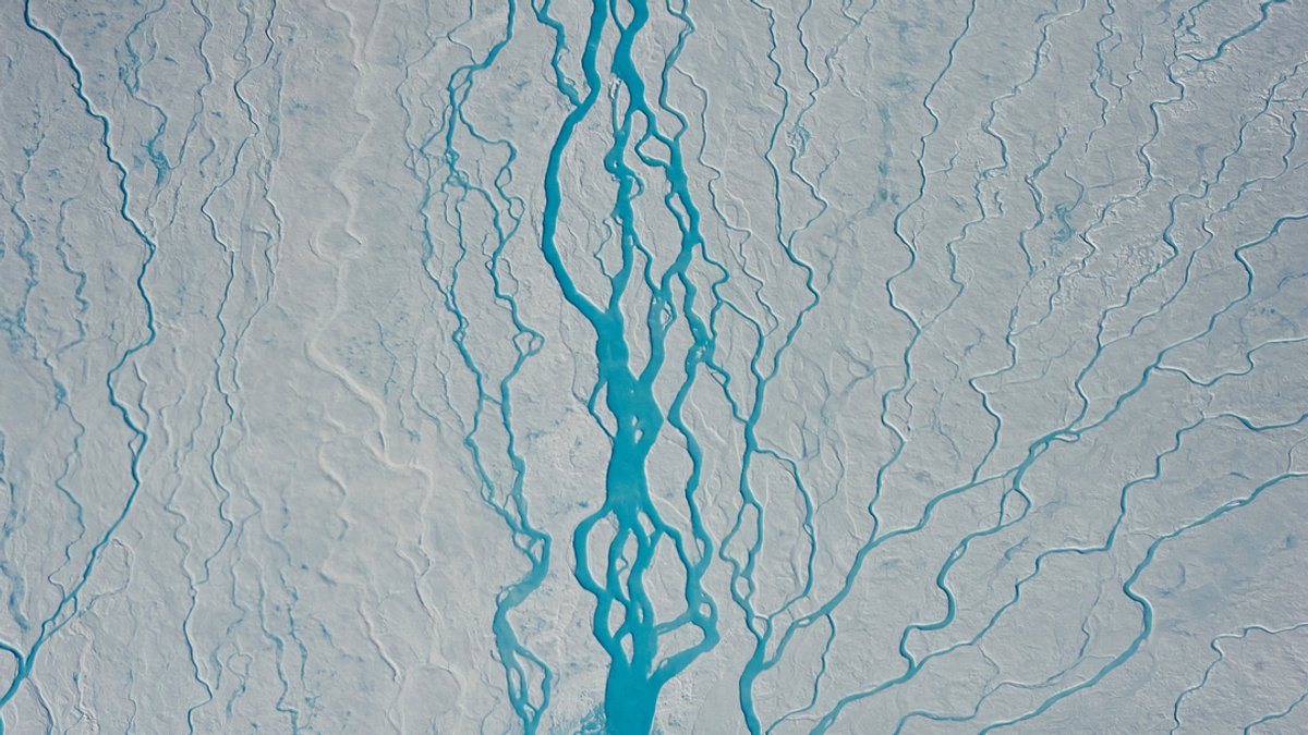 Die Gletscherschmelze in Grönland. In den Höhenlagen des grönländischen Eisschilds war das erste Jahrzehnt des 21. Jahrhunderts das wärmste seit 1000 Jahren.