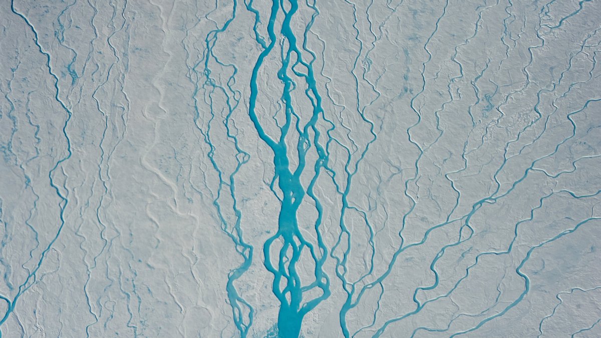 Die Gletscherschmelze in Grönland. In den Höhenlagen des grönländischen Eisschilds war das erste Jahrzehnt des 21. Jahrhunderts das wärmste seit 1000 Jahren. | Bild: dpa-Bildfunk/Sepp Kipfstuhl Die Gletscherschmelze in Grönland. In den Höhenlagen des grönländischen Eisschilds war das erste Jahrzehnt des 21. Jahrhunderts das wärmste seit 1000 Jahren.