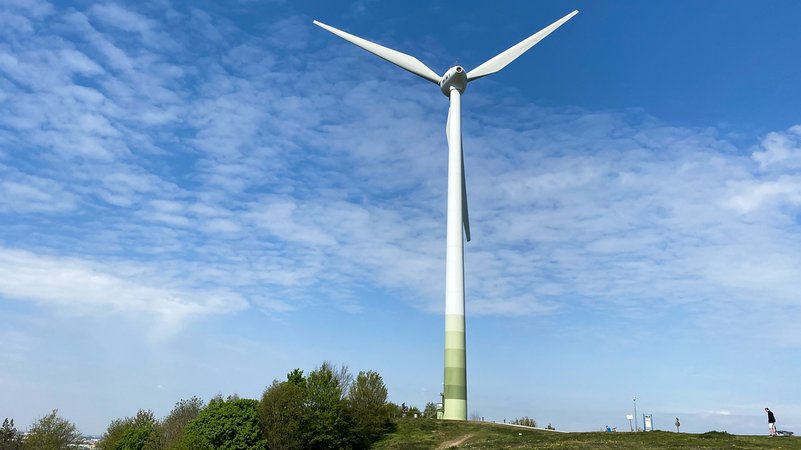 Ein Windrad in Bayern (Symbolbild) | Bild: BR/Lisa Hinder Ein Windrad in Bayern (Symbolbild)