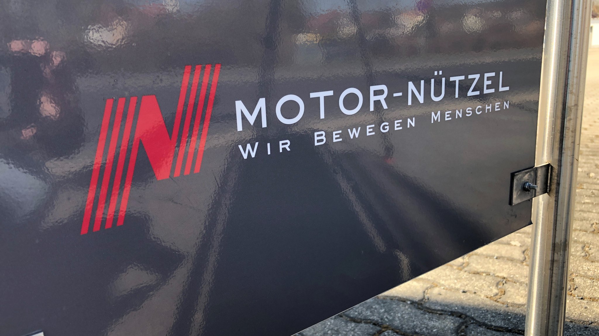 Firmenschild des Unternehmens Motor Nützel