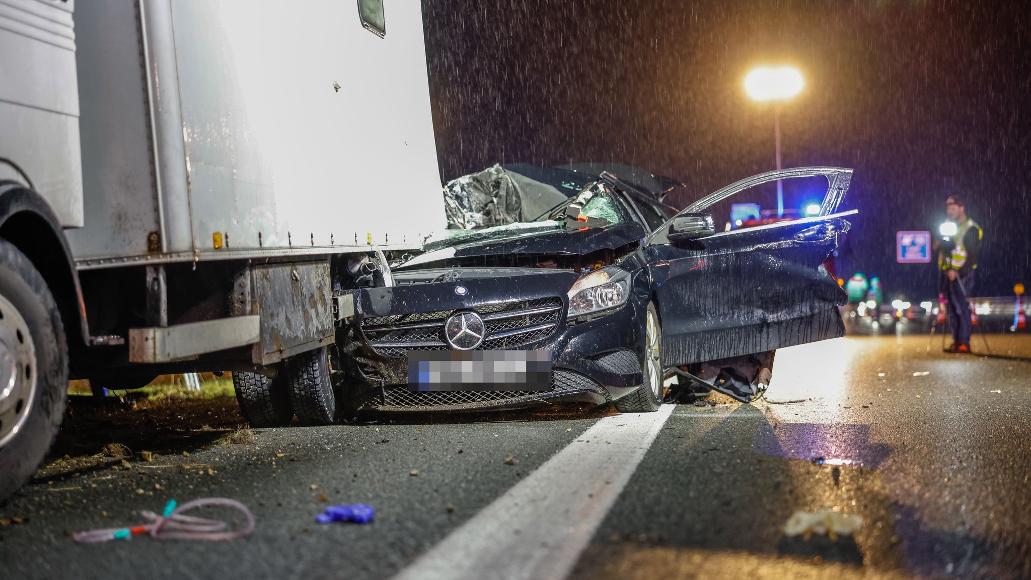 Ein tödlicher Verkehrsunfall ereignete sich am Sonntagabend auf der A9 zwischen der Anschlussstelle Lauf an der Pegnitz und dem Kreuz Nürnberg.