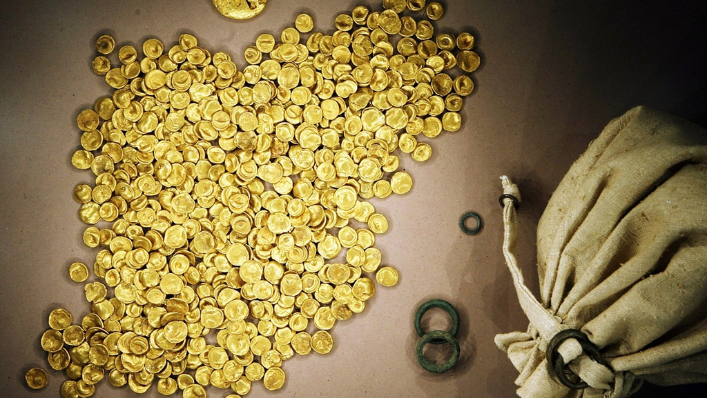 Goldene Münzen | Bild: picture-alliance/ dpa | Frank Mächler Goldene Münzen
