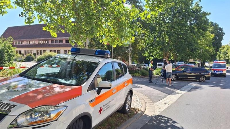 Großaufgebot an Einsatzkräften in Mellrichstadt | Bild: BR / Katja Ortlauf Großaufgebot an Einsatzkräften in Mellrichstadt