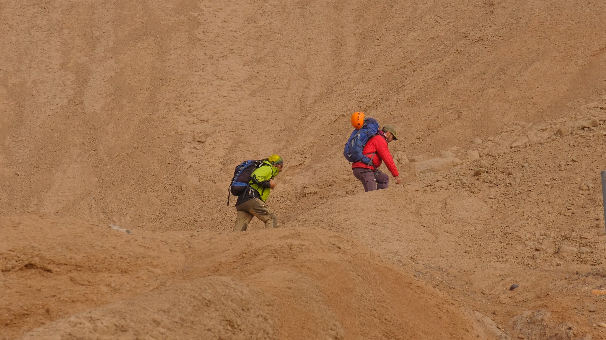 Rettungskräfte am Berg Cerro de las Tres Marias, wo eine junge Deutsche vermisst wurde.