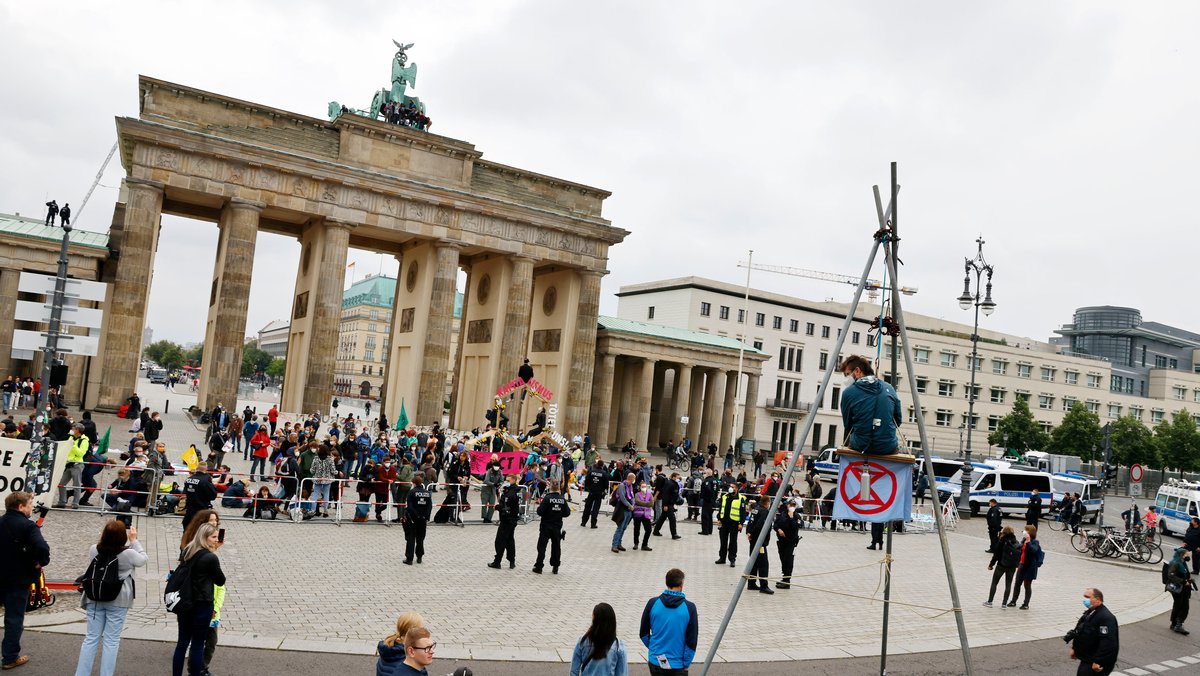 Klimaaktivisten okkupieren am 20.8.21 das Brandenburger Tor