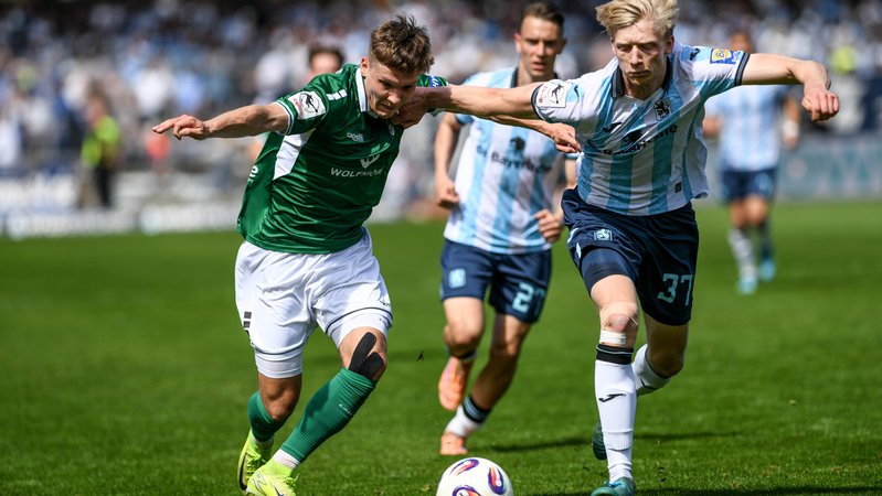 Spielszene 1. FC Schweinfurt - TSV 1860 München | Bild: picture-alliance/dpa Spielszene 1. FC Schweinfurt - TSV 1860 München
