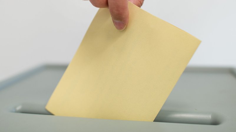 Der neue BR24 BayernTrend am 15. Januar 2025: Was denken die Menschen in Bayern gut einen Monat vor der Bundestagswahl über Politik und Inhalte? | Bild: dpa-Bildfunk/Uwe Anspach Der neue BR24 BayernTrend am 15. Januar 2025: Was denken die Menschen in Bayern gut einen Monat vor der Bundestagswahl über Politik und Inhalte?