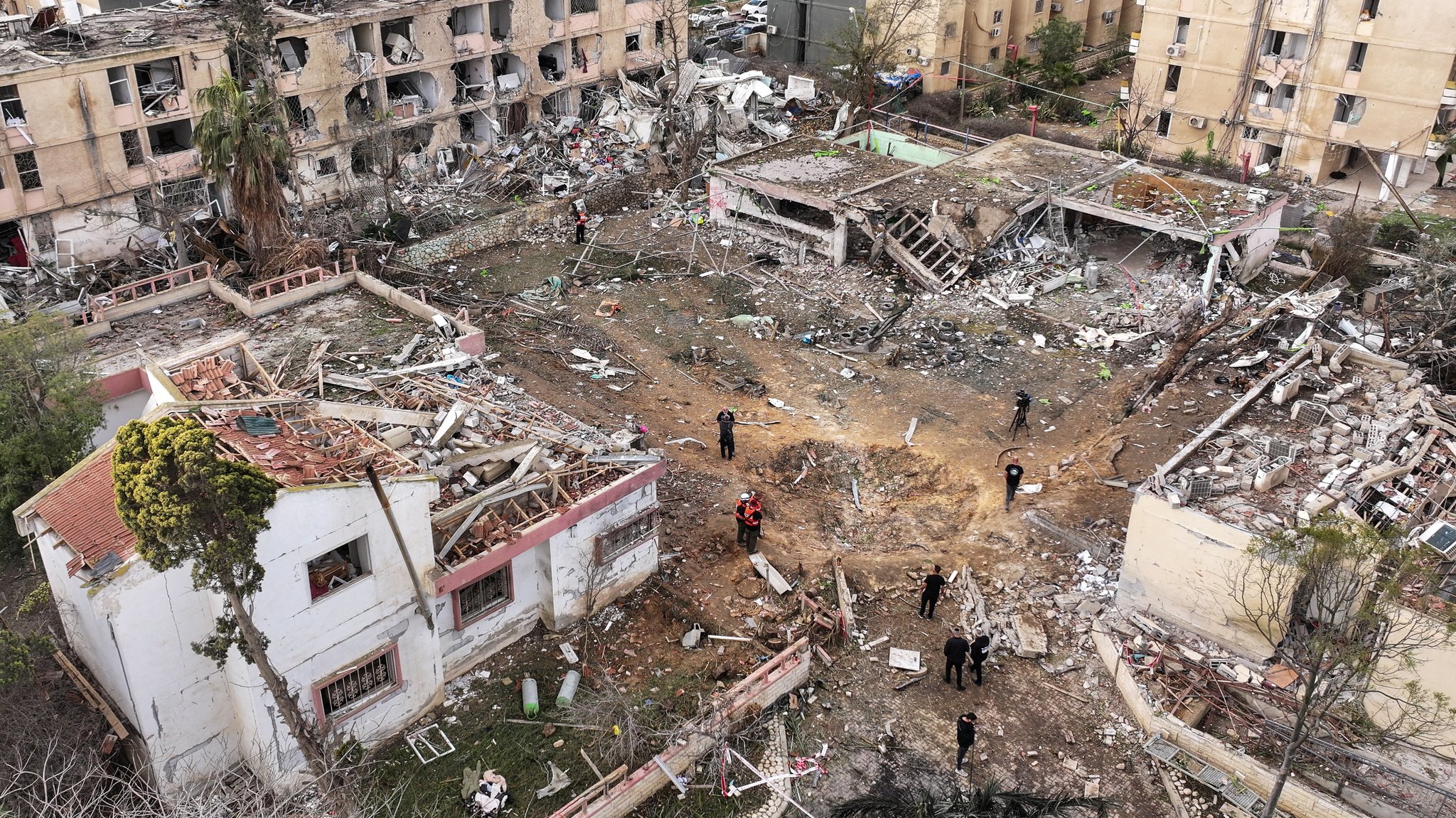 Drohnenaufnahme eines von iranischen Raketen zerstörten Wohngebiets in Dimona im Süden Israels