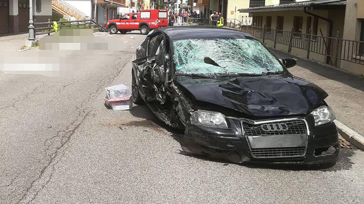 Mit diesem Auto war die Frau aus Deggendorf in die Familie gefahren. Drei Menschen wurden getötet, zwei verletzt.