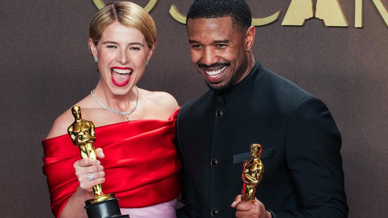 Jessie Buckley wurde als beste Hauptdarstellerin ausgezeichnet, Michael B. Jordan als bester Hauptdarsteller | Bild: picture alliance / Sipa USA | Sipa USA Jessie Buckley wurde als beste Hauptdarstellerin ausgezeichnet, Michael B. Jordan als bester Hauptdarsteller