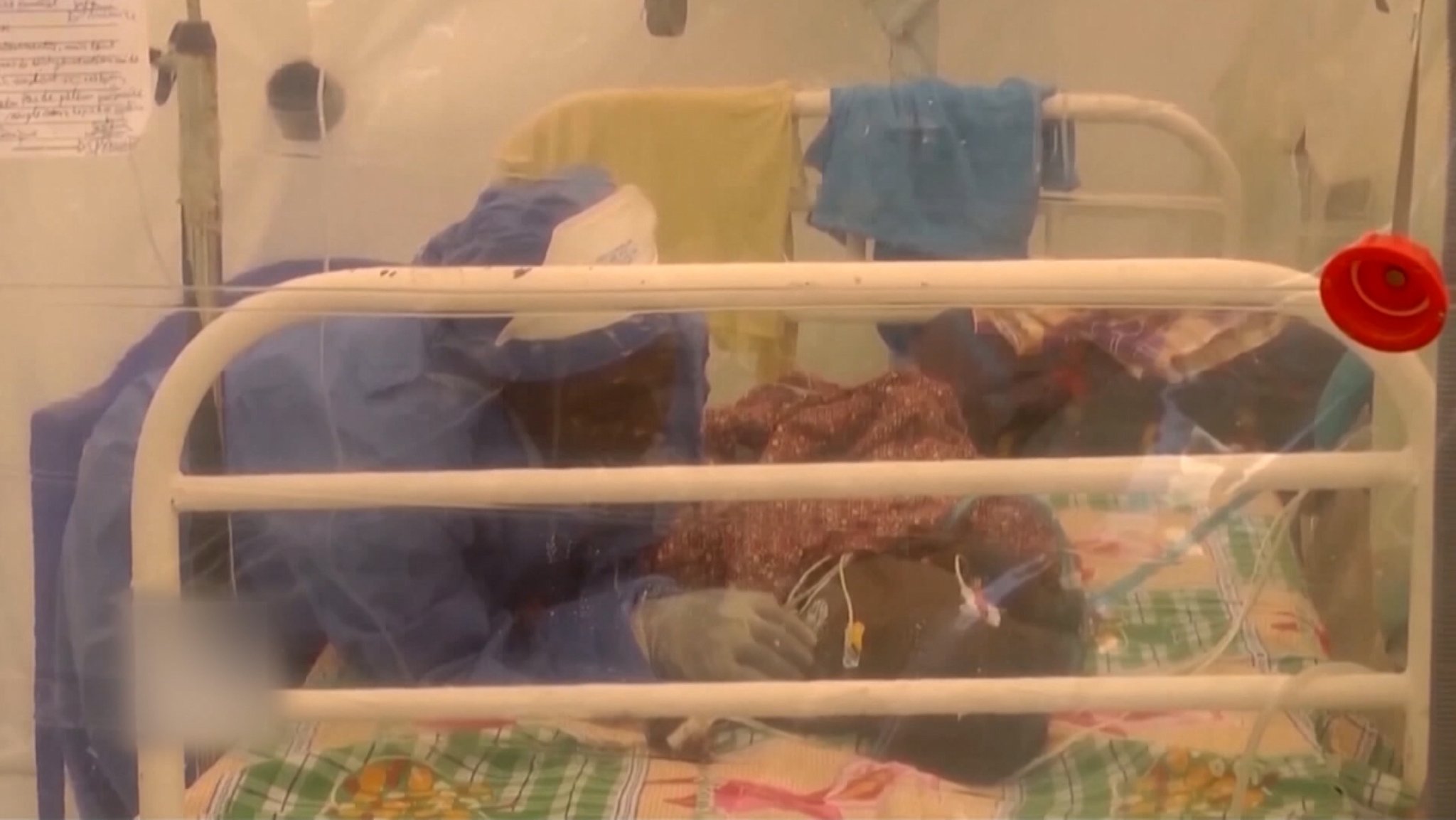 Die unerwartet schnelle Ausbreitung des Ebola-Virus in der Demokratischen Republik Kongo besorgt die Welt-Gesundheits-Organisation täglich mehr. | Bild: Bayerischer Rundfunk 2026 Die unerwartet schnelle Ausbreitung des Ebola-Virus in der Demokratischen Republik Kongo besorgt die Welt-Gesundheits-Organisation täglich mehr.