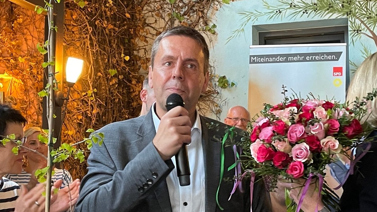 Ban Schwarz mit Blumenstrauß 