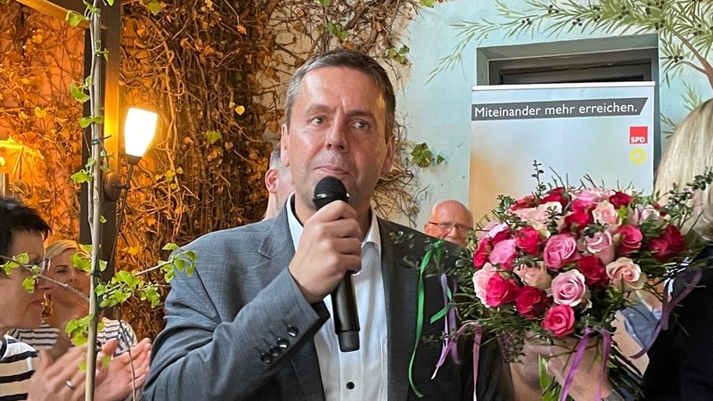 Ban Schwarz mit Blumenstrauß 