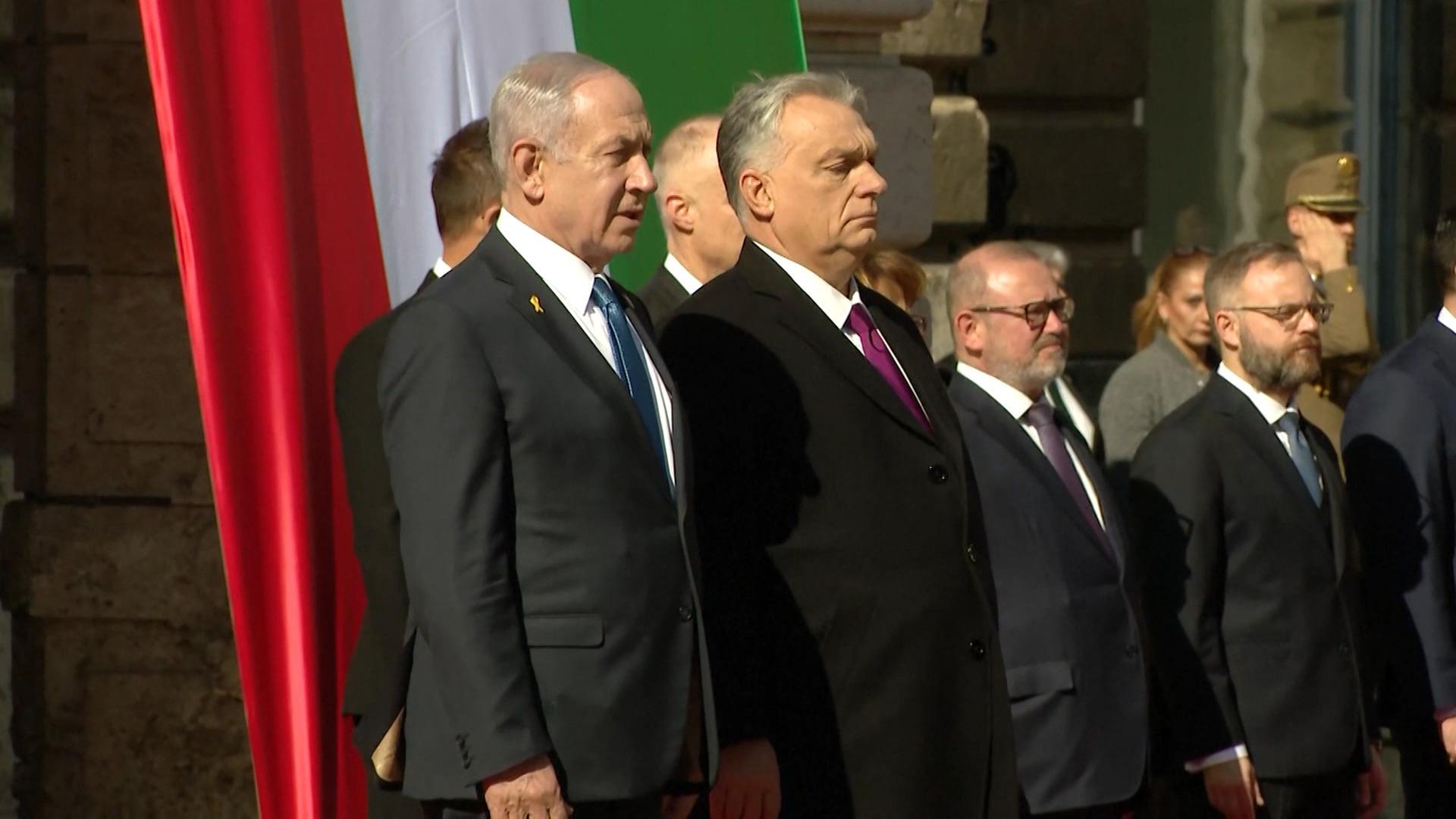 Der israelische Ministerpräsident Benjamin Netanjahu steht bei seinem Staatsbesuch in Budapest an der Seite von Ungarns Premierminister Viktor Orban.
