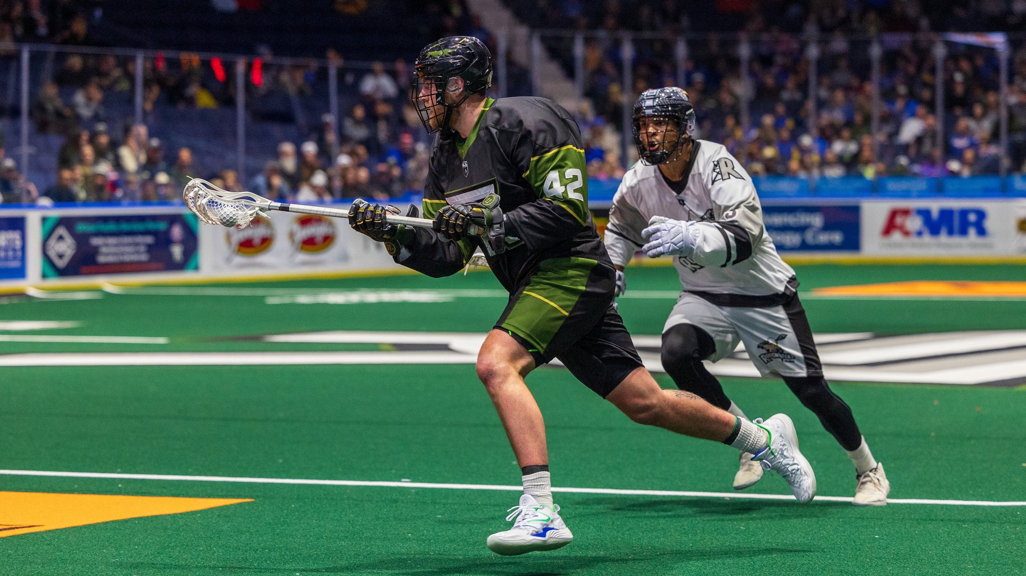 Zwei Lacrosse-Spieler in einem Spiel in der amerikanischen Liga (Archivbild)