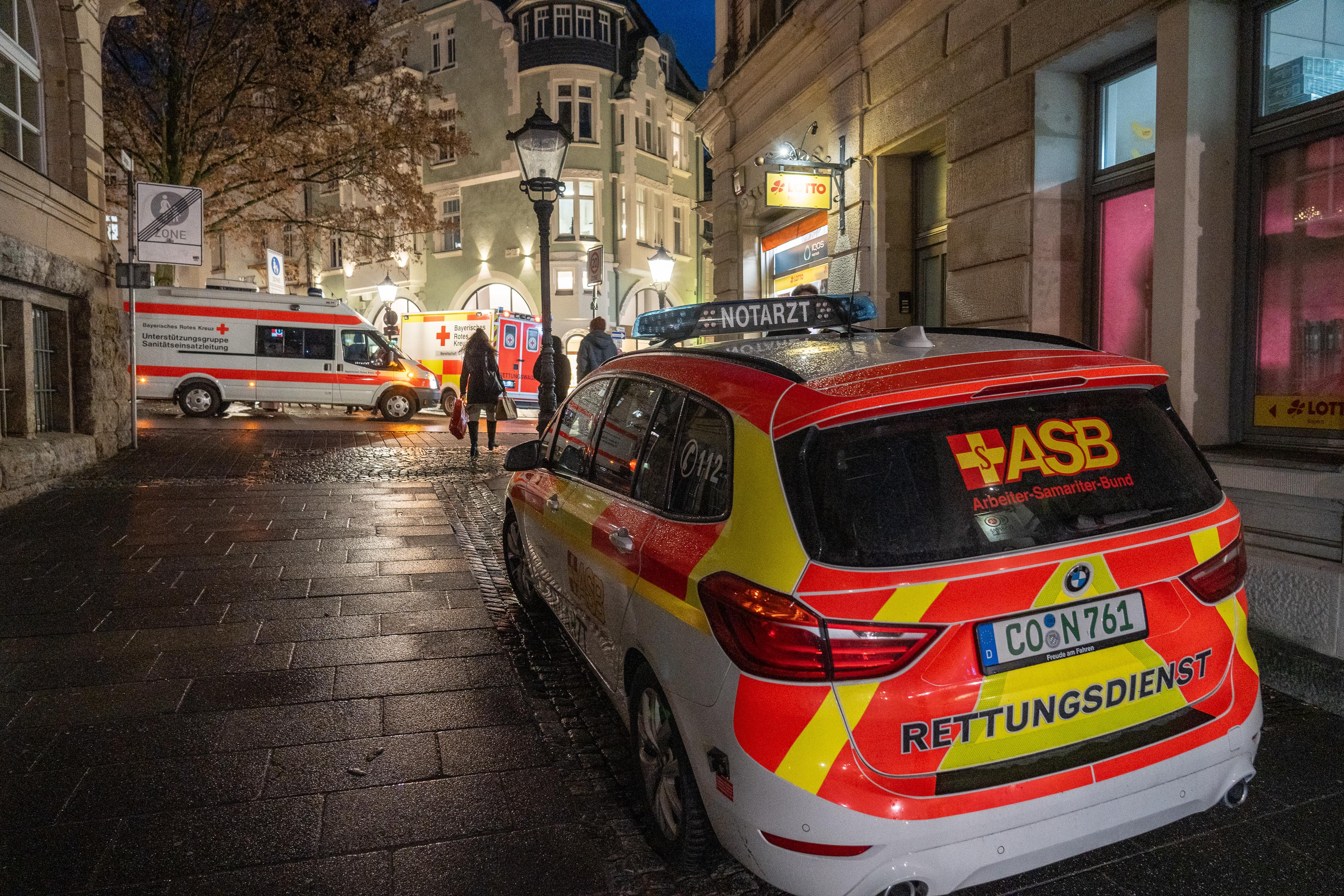 In Coburg ist Kohlenmonoxid aus einem Verbrauchermarkt ausgetreten: Mindestens 26 Menschen wurden verletzt, zwei von ihnen schwer.
